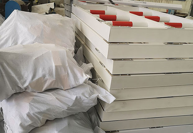 守护矿区安全防线！甘肃客户定制矿用反光密闭栅栏整装待发