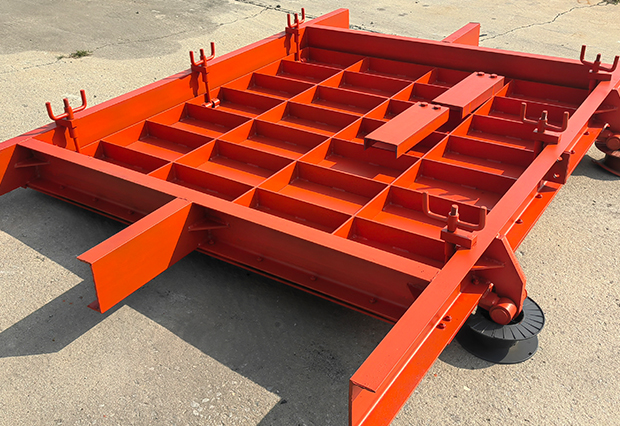 甘肃客户定制防水密闭门 生产车间全力赶工中